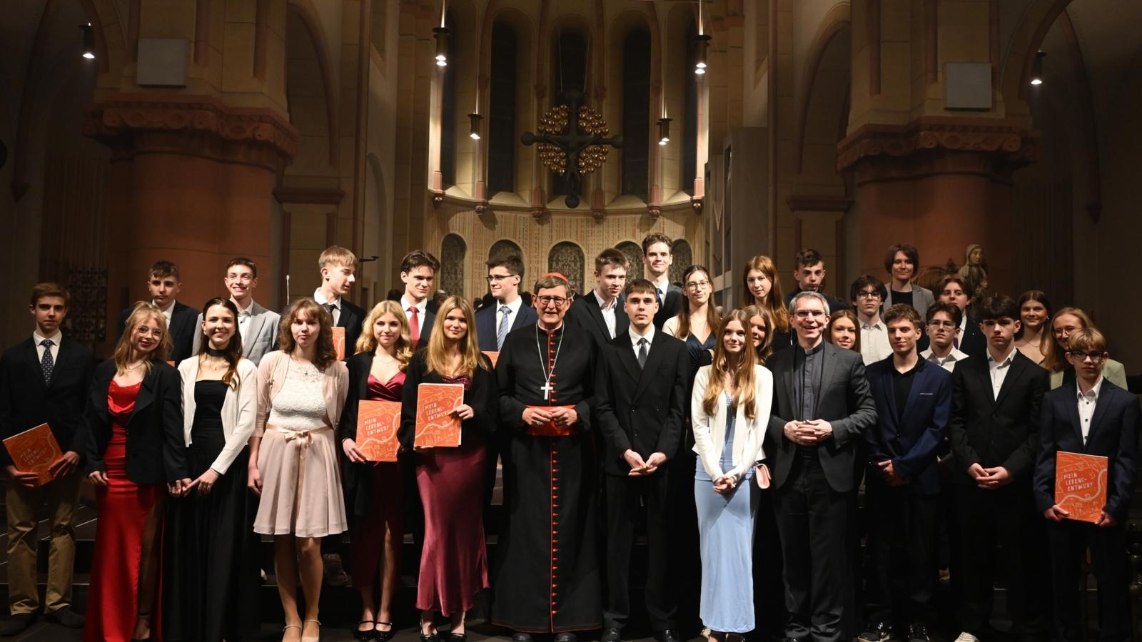 Kardinal Woelki firmt 30 Jugendliche in Langenfeld am 5. März 2026