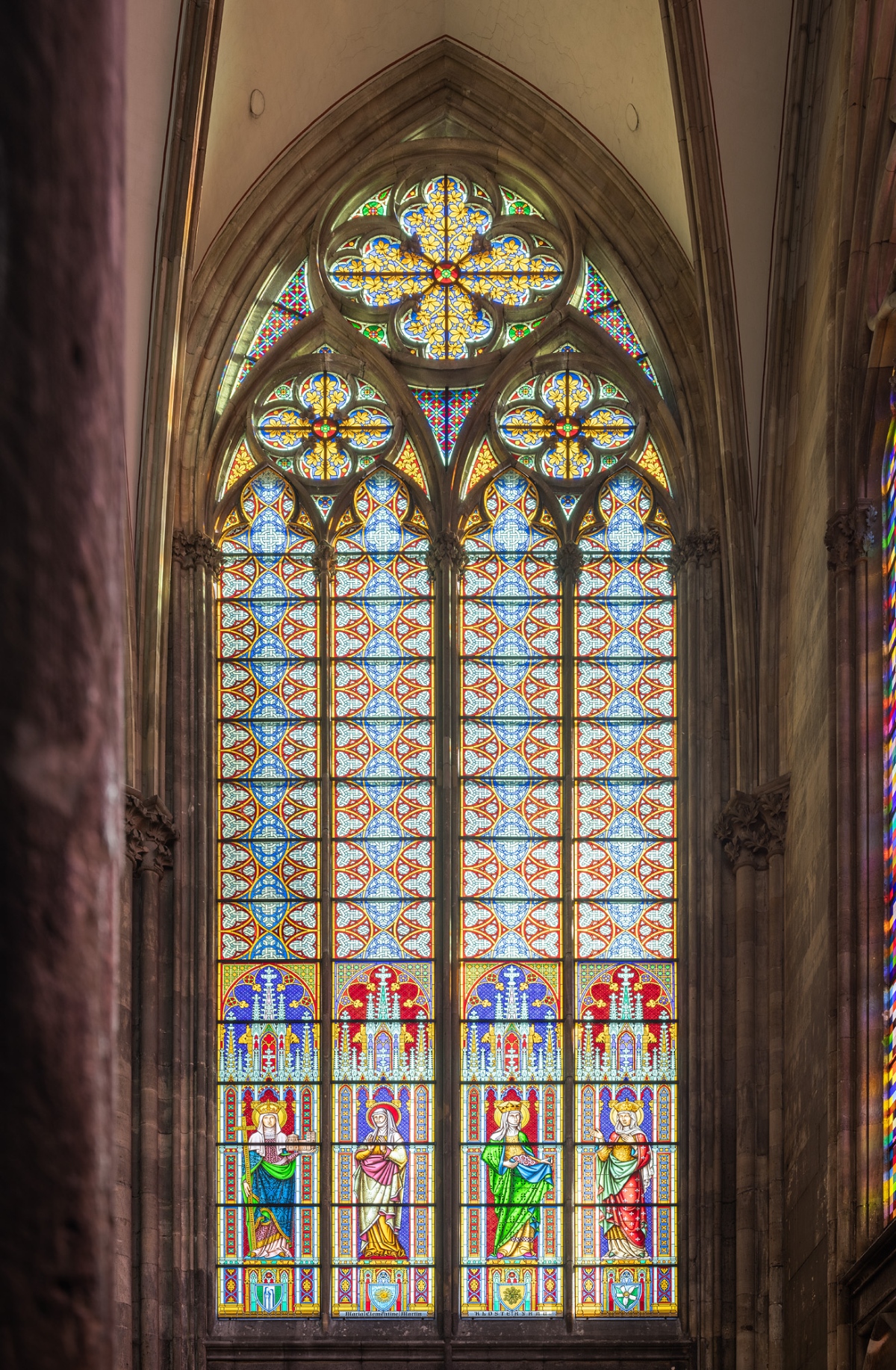 Fotografie des rekonstruierten Helenafensters im Kölner Dom
