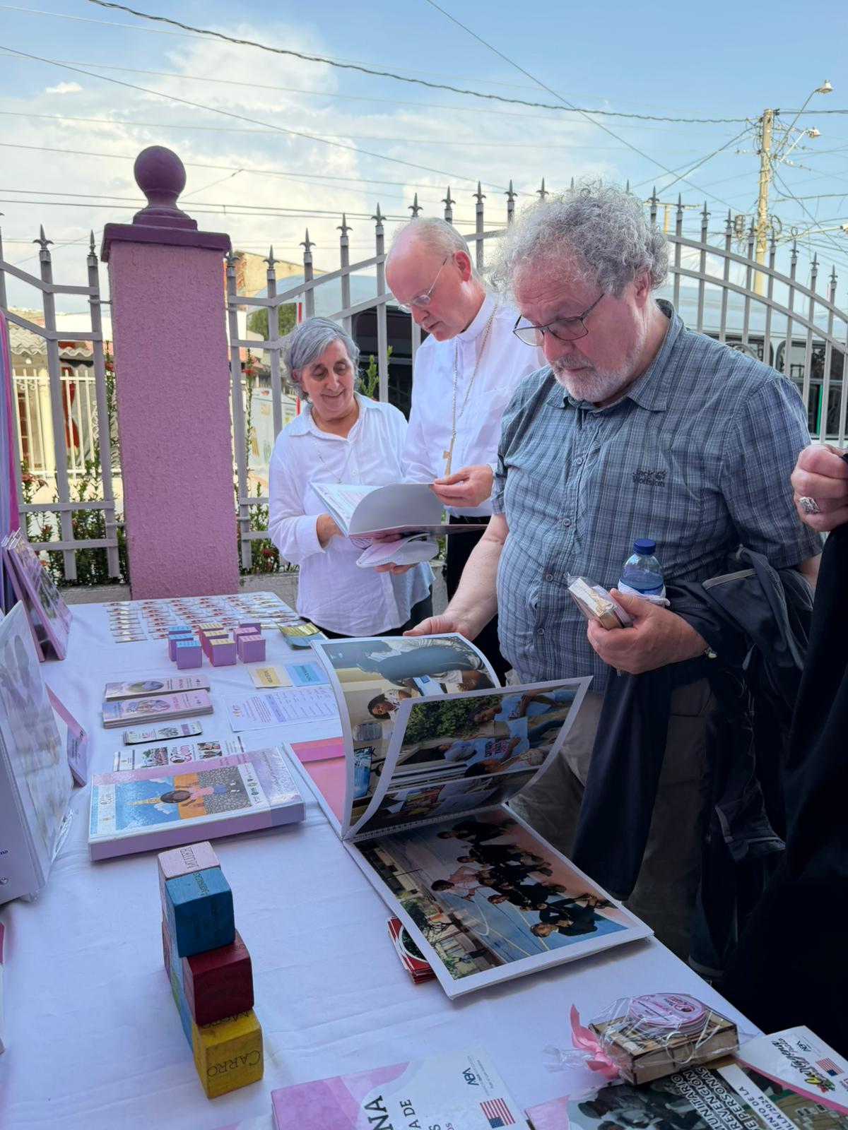 Die Adveniat-Delegation besucht ein Projekt in der kolumbianischen Hauptstadt Bogota.