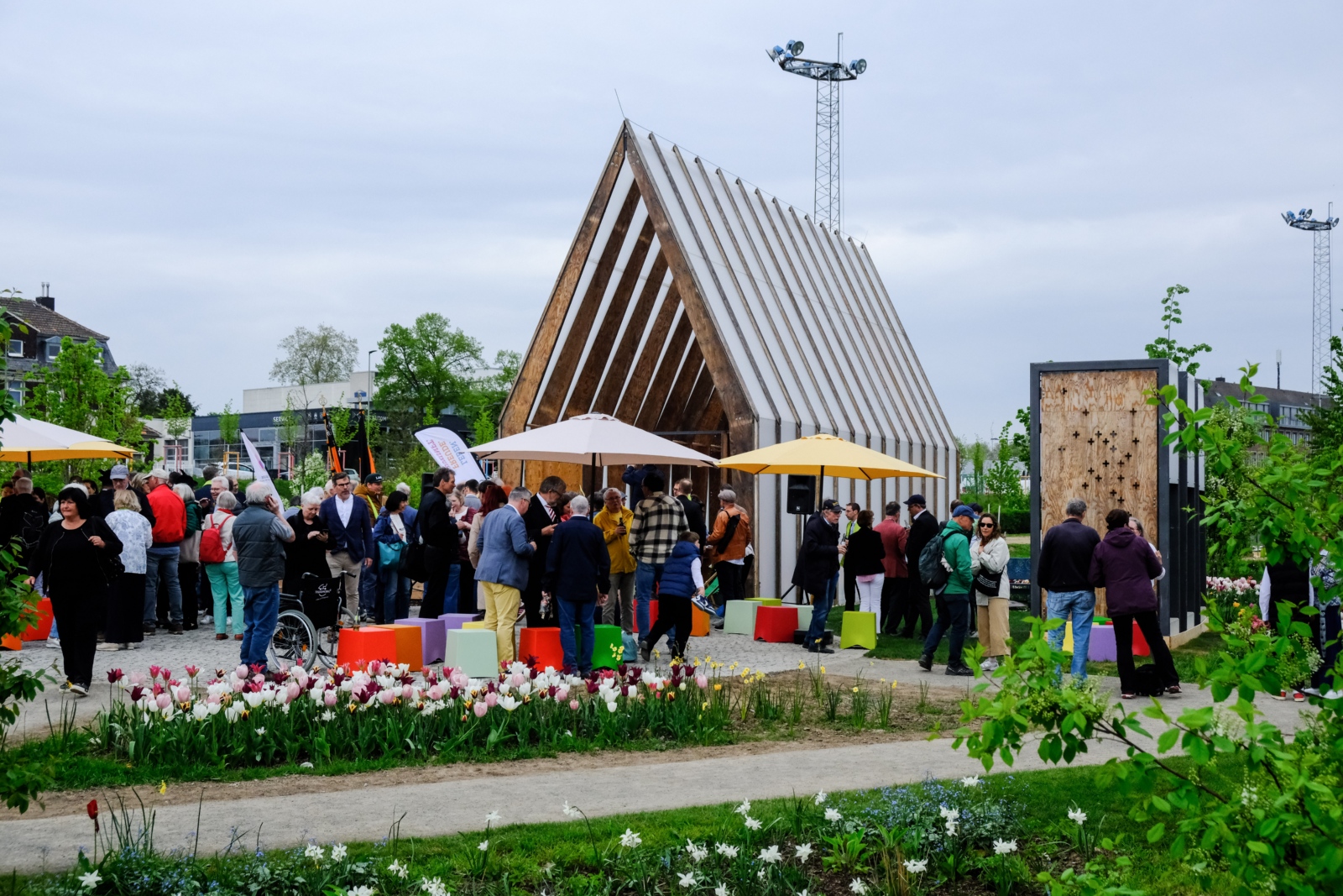 Am Samstag, 18. April 2026, feierte Weihbischof Steinhäuser den Eröffnungsgottesdienst in der Licht.Kirche auf der Landesgatenschau 2026 in Neuss.
