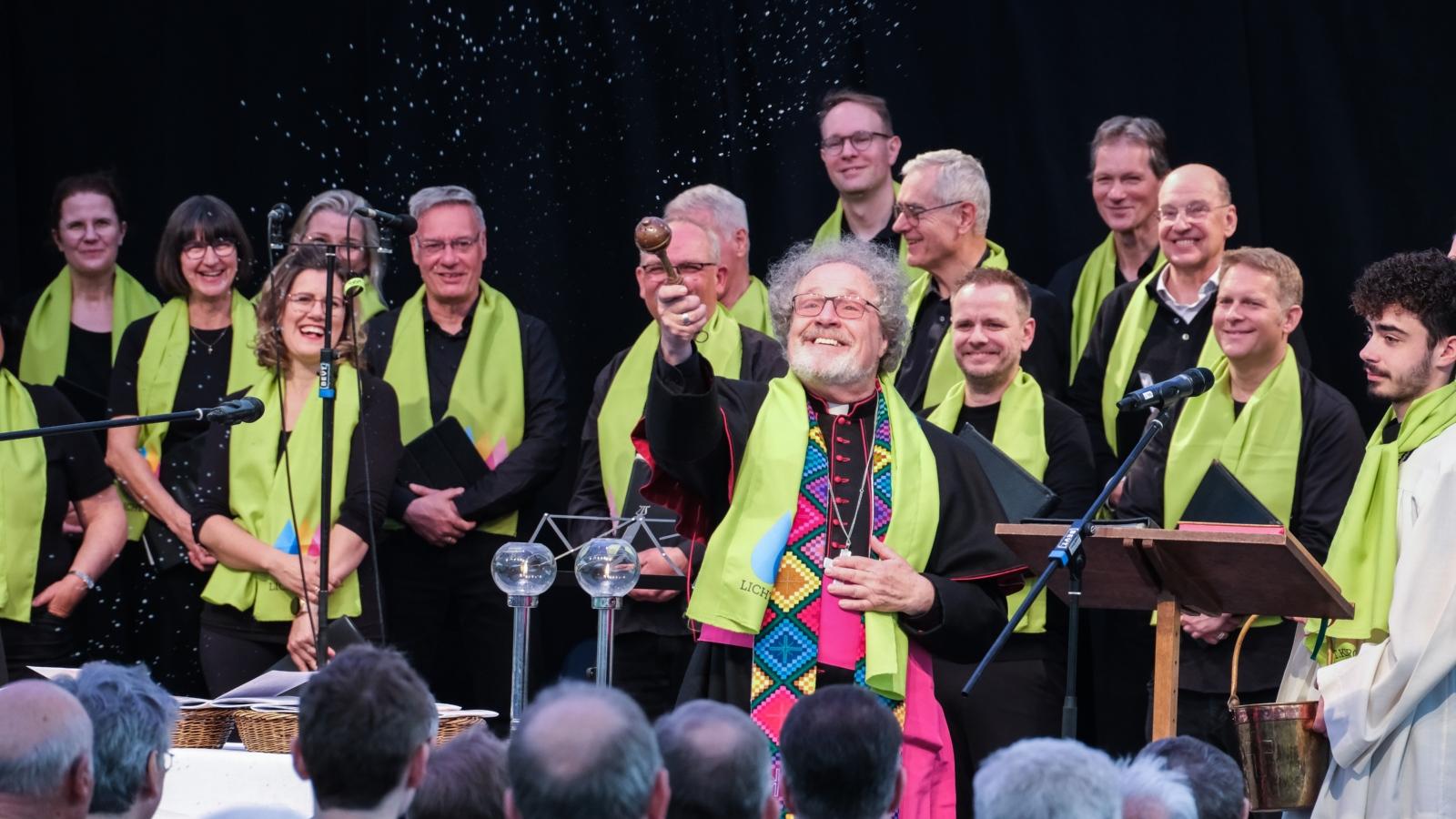 Am Samstag, 18. April 2026, feierte Weihbischof Steinhäuser den Eröffnungsgottesdienst in der Licht.Kirche auf der Landesgatenschau 2026 in Neuss.