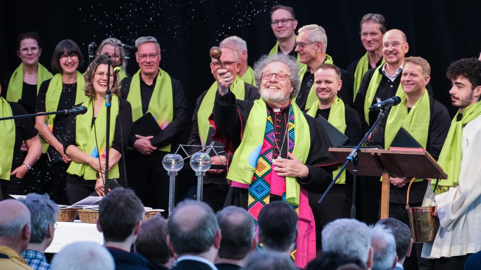 Am Samstag, 18. April 2026, feierte Weihbischof Steinhäuser den Eröffnungsgottesdienst in der Licht.Kirche auf der Landesgatenschau 2026 in Neuss.