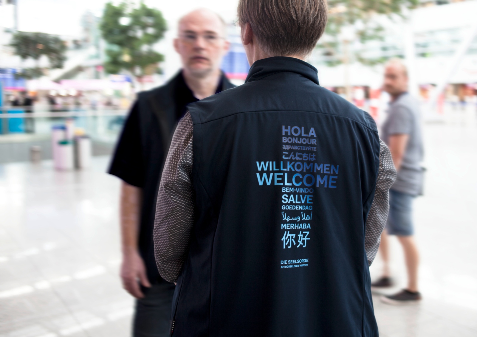 Die Seelsorgerinnen und Seelsorger sind gut erkennbar.