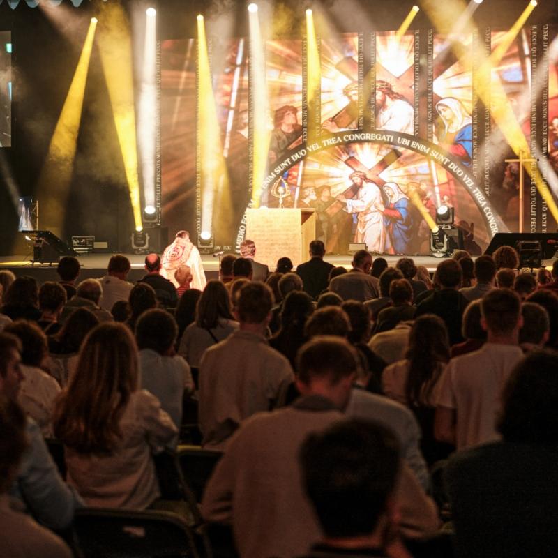 Eucharistische Anbetung mit Generalvikar Hopmann bei kommt & seht 2026