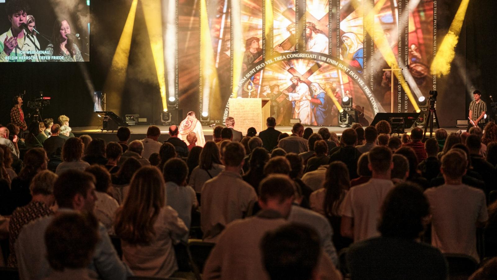 Eucharistische Anbetung mit Generalvikar Hopmann bei kommt & seht 2026
