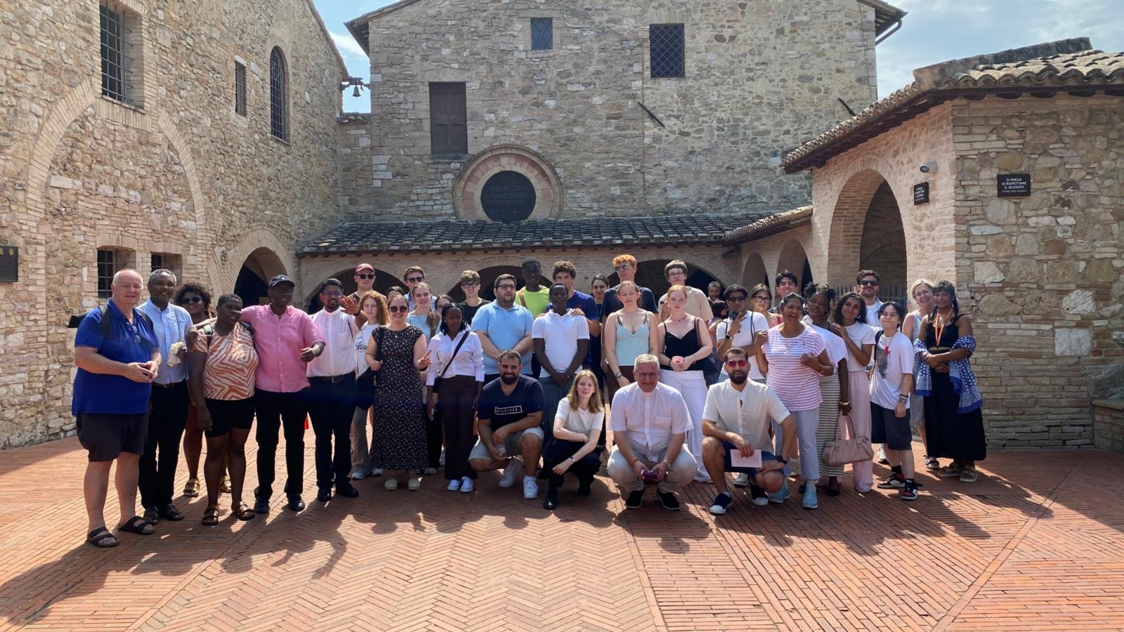 Gruppe der Wallfahrt in Assisi