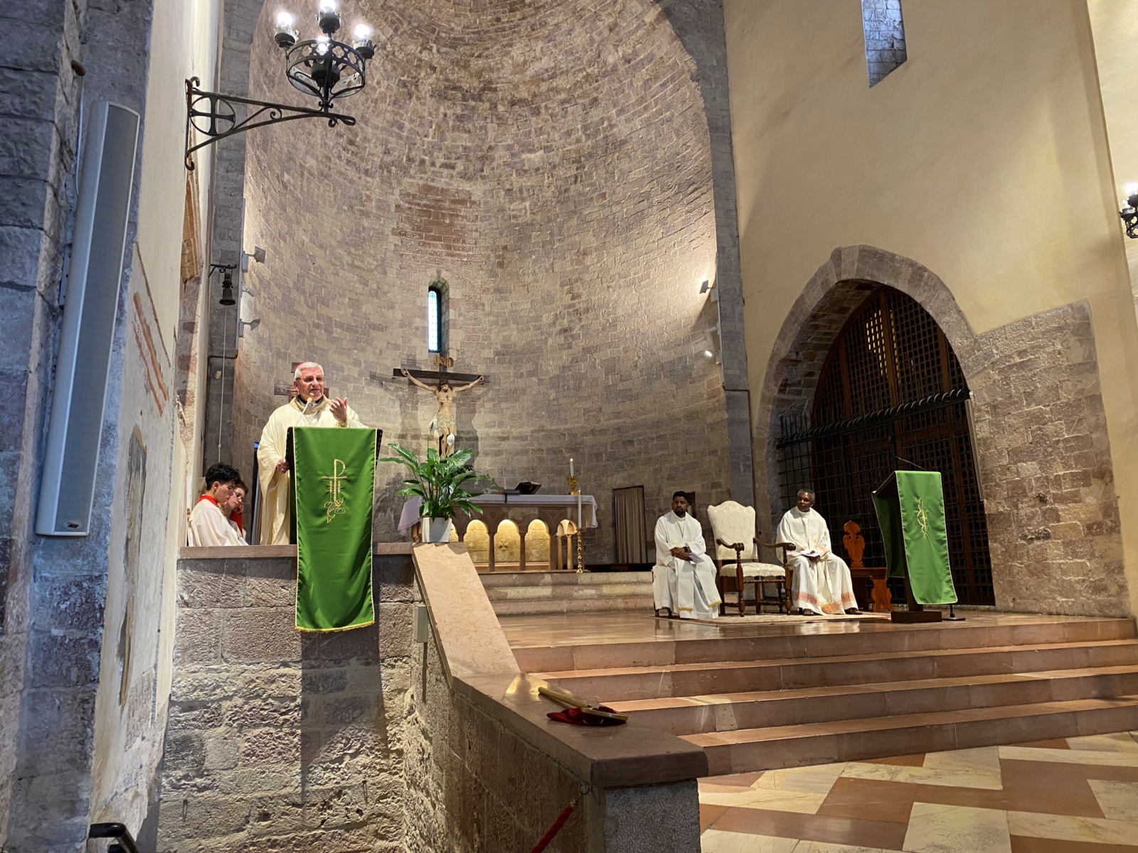 Weihbischof Schwaderlapp feiert den Abschlussgottesdienst
