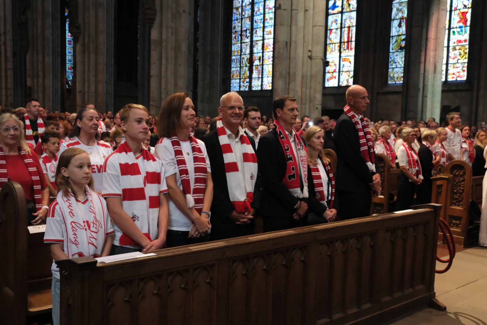 FC-Fans im Kölner Dom