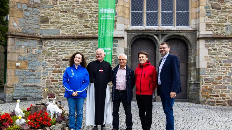 v.l.: Janina, Br. Dirk Wasserfuhr (kath. Kirche), Jürgen Rottmann (ev. Kirche), Fug, Daniel Könen (kath. Kirche)