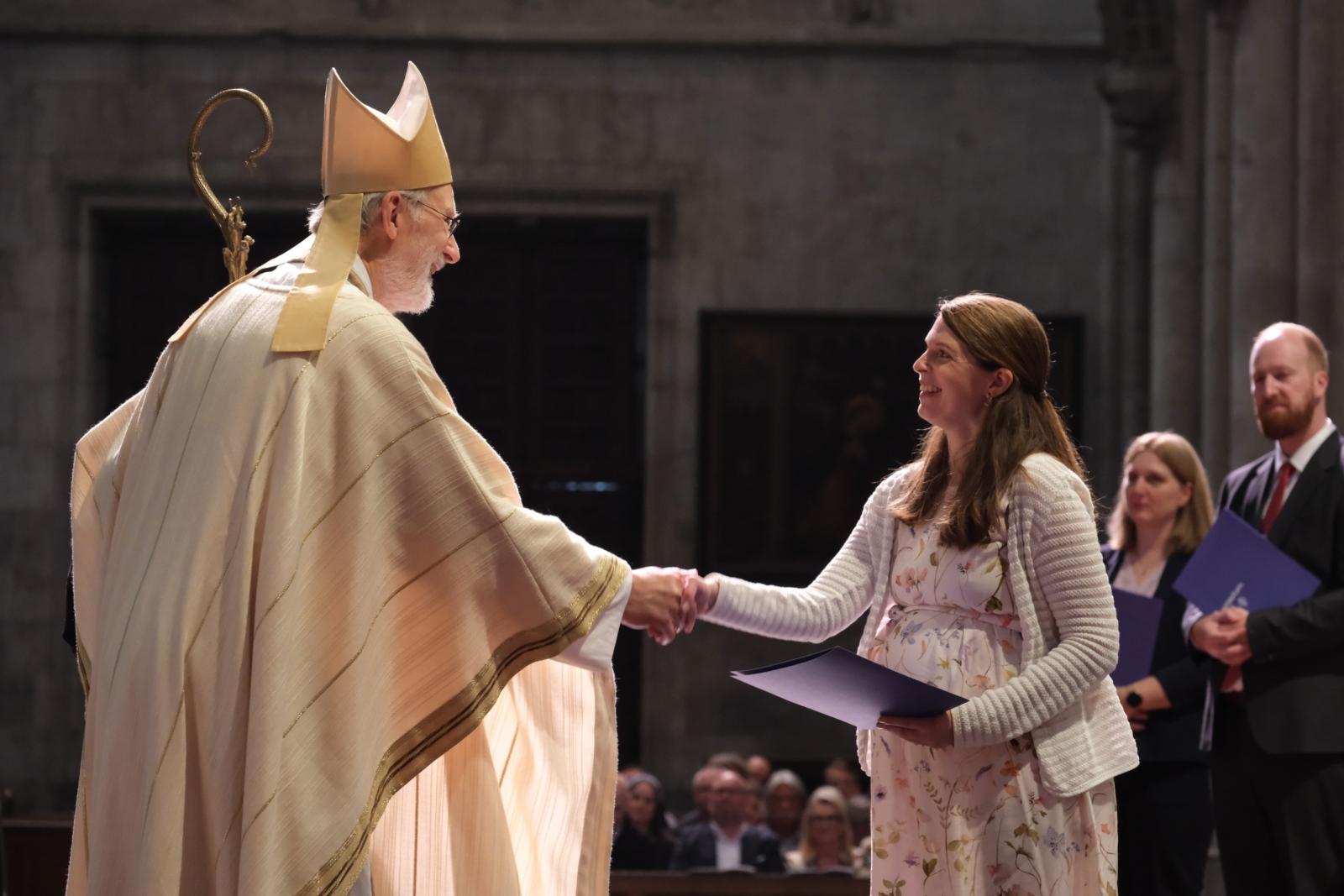 Neue Pastoralreferenten und Gemeindereferenten werden beauftragt.