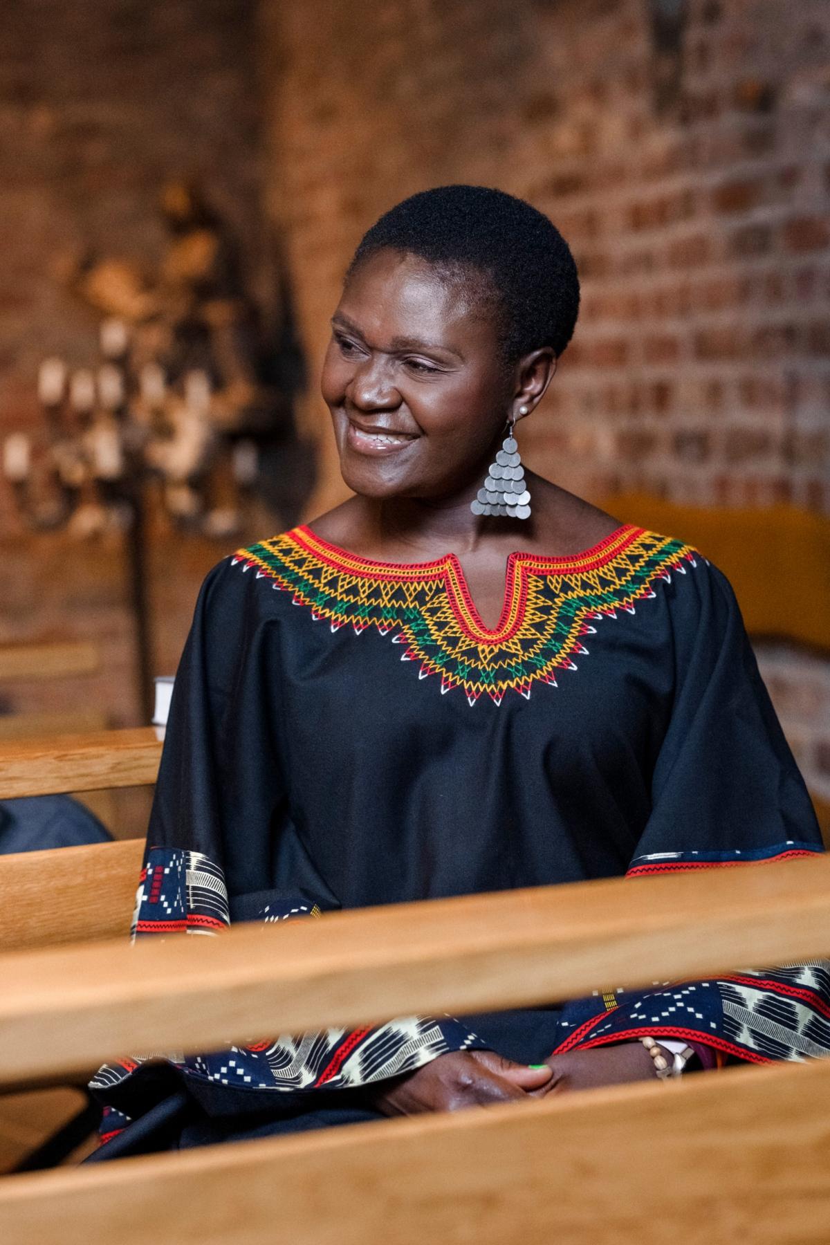 Bericht aus der anglophonen Gemeinde. Interview mit Maforr Laura Tinzoh. Die Bilder dürfen nur im Zusammenhang mit dem Finanzbericht 2025 verwendet werden.