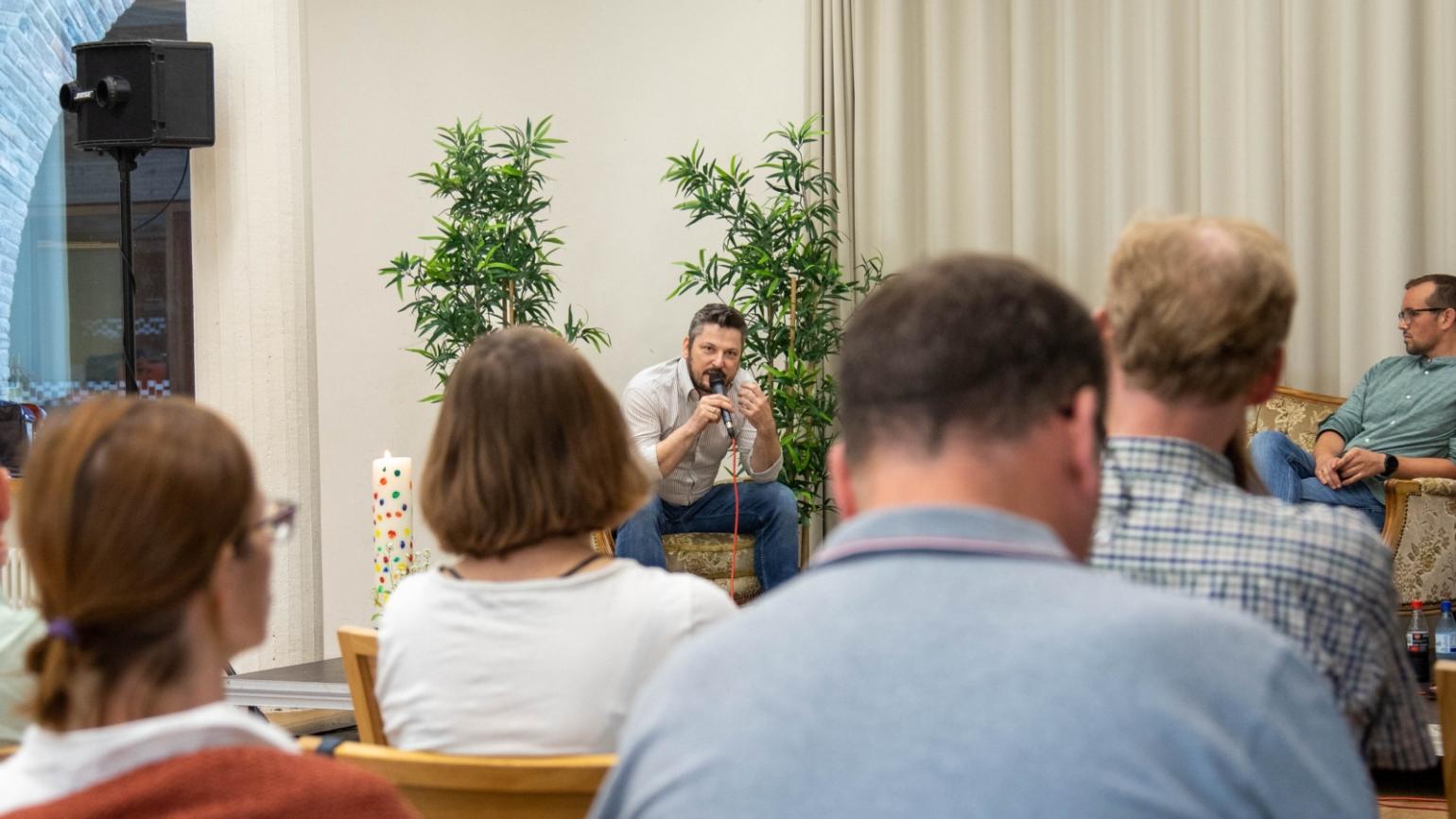 Daniel Schüngel, Küchenchef im Haus Altenberg, auf der interaktiven Podiumsdiskussion