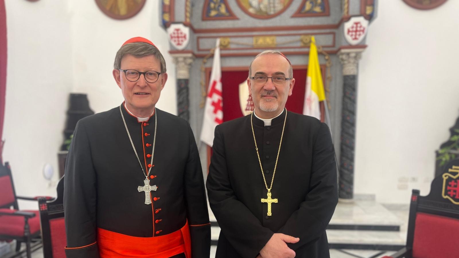 Ein Foto von Kardinal Woelki und Kardinal Pizzaballa.
