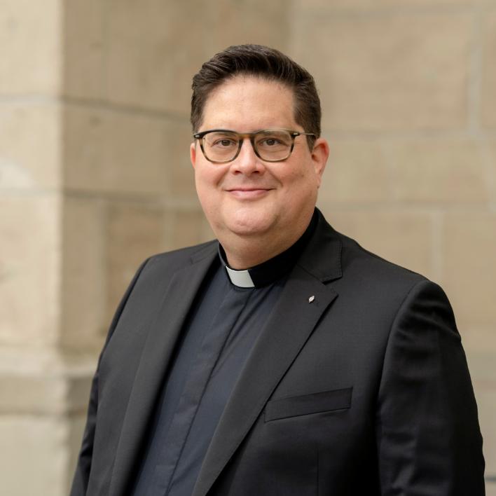 Portraitfotografie von Pfarrer Tobias Hopmann
