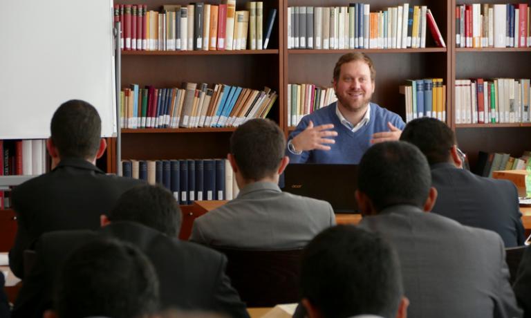 Ein_Rabbi_im_Seminar_1