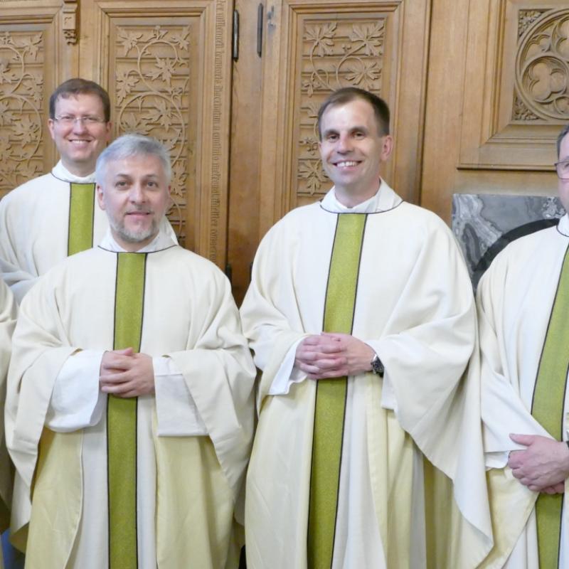 Neue Priester mit Formatoren