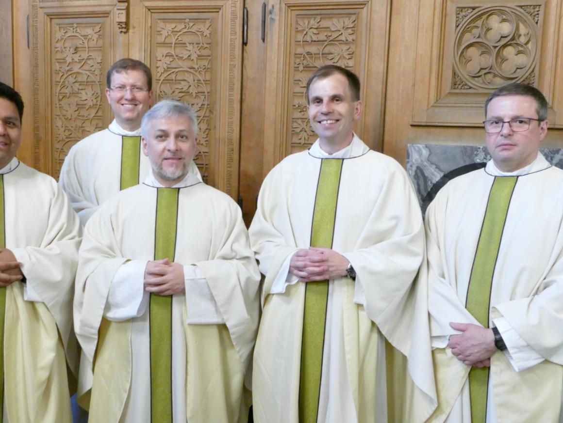 Neue Priester mit Formatoren