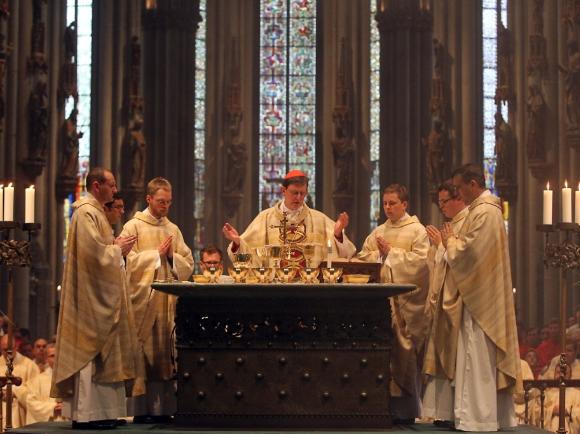 Erste Eucharistie mit Kardinal Woelki