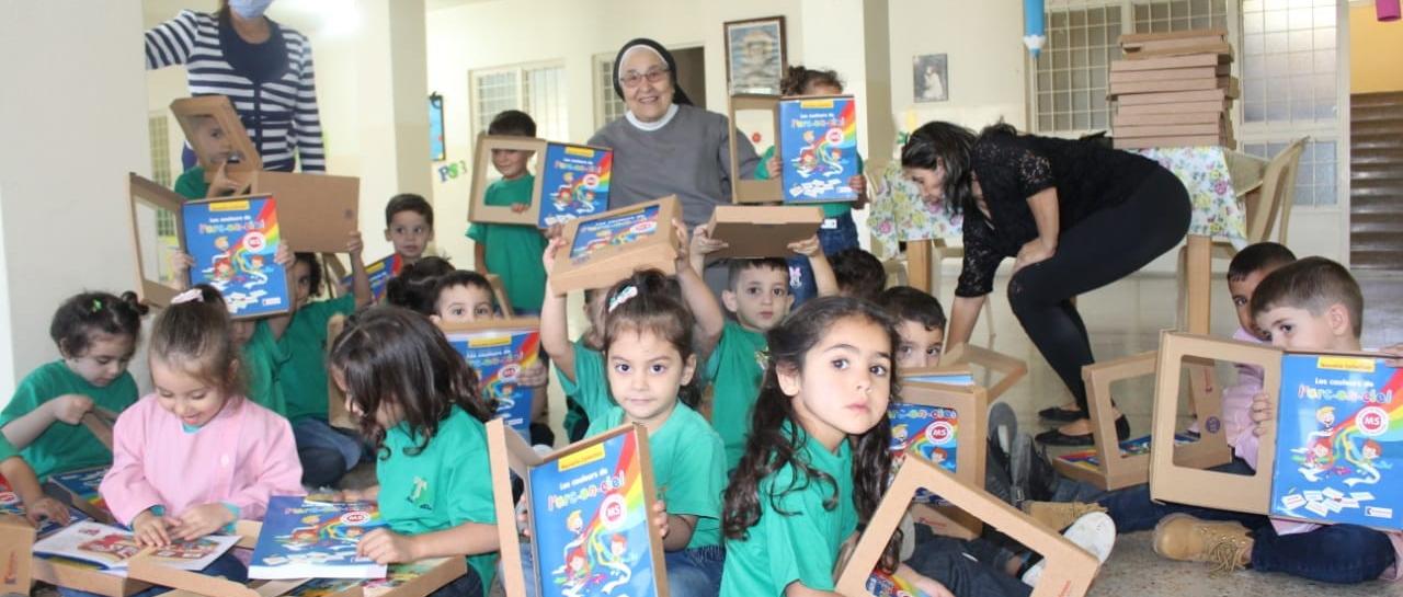 Kinder beim Unterricht in der Franziskanerinnenschule Menjez