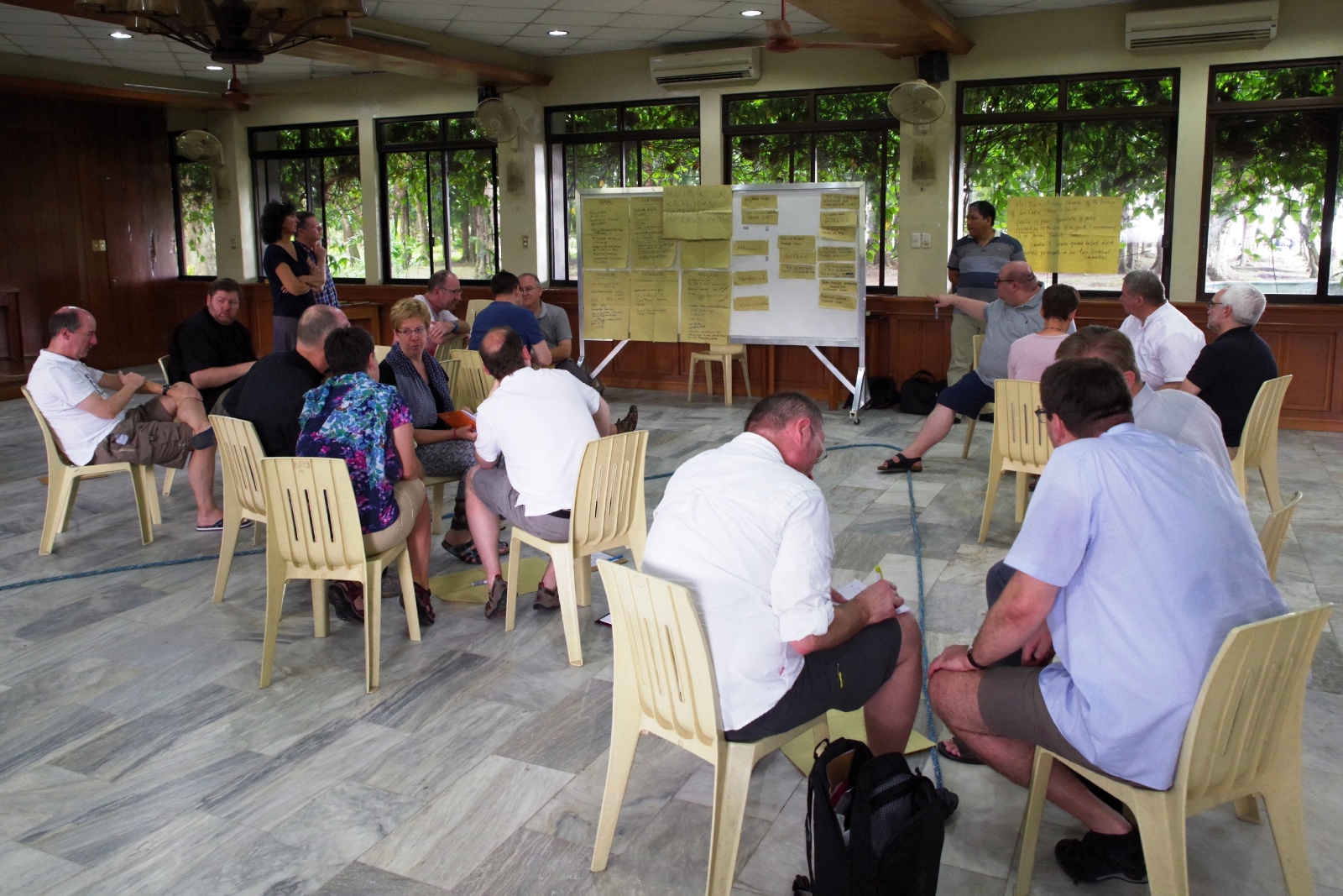 Seminar-Arbeit der 2. Reisegruppe im Haus 'Maryshore' des Pastoralinstituts Bukal ng Tipan auf der Insel Negros