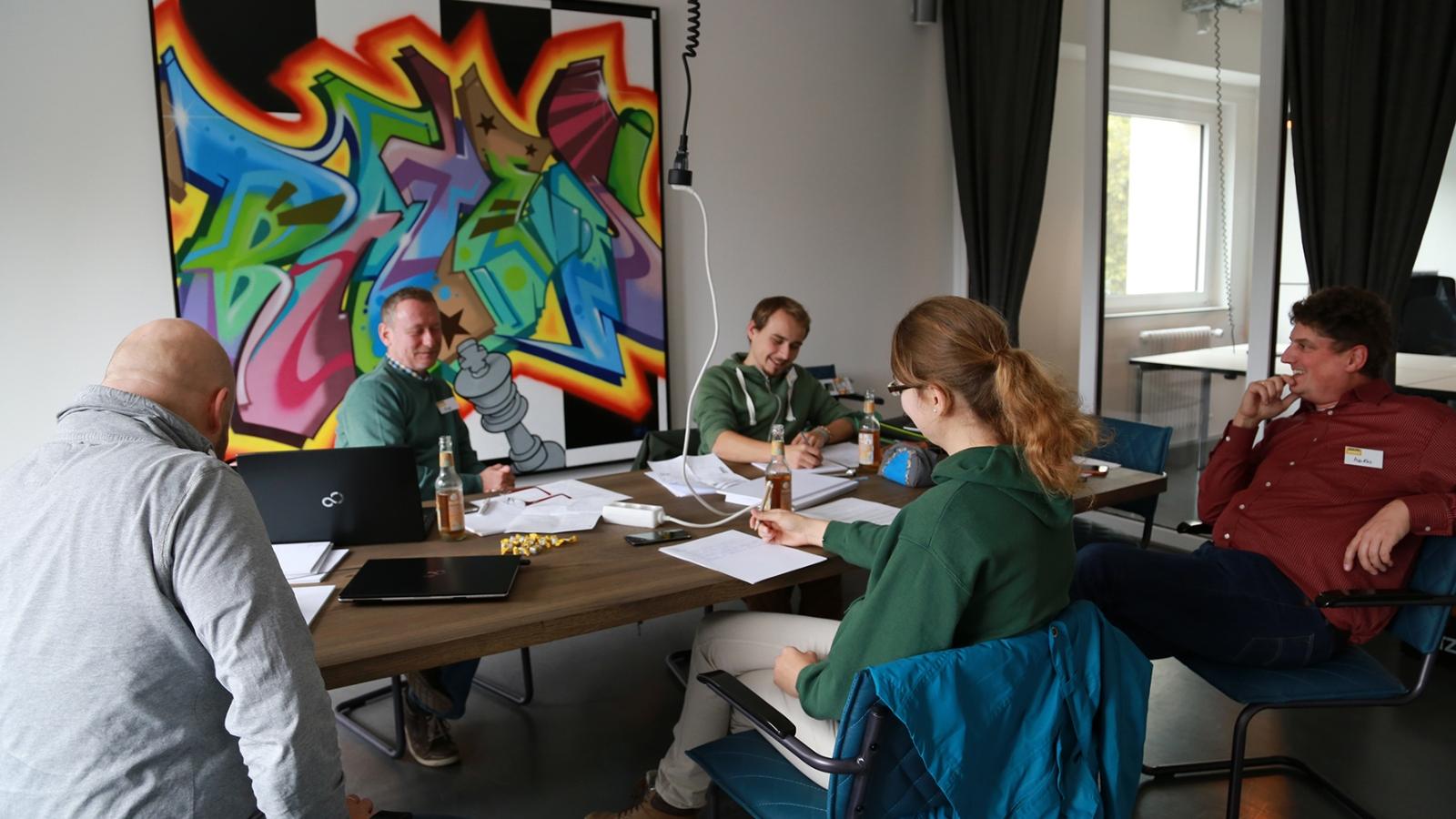 Fotos vom 24.10.2016

 Hackathon ist eine Veranstaltung, bei der innovative Projekte gestartet, ungewöhnliche Ideen entwickelt und wichtige Kontakte geknüpft werden: ein Hackathon – quasi eine produktive Konferenz für Soft- und Hardware-Entwickler. Im Rahmen eines solchen Hackathons arbeitet man für einen begrenzten Zeitraum an einem Problem und erreicht dabei mitunter erstaunliche Ergebnisse.