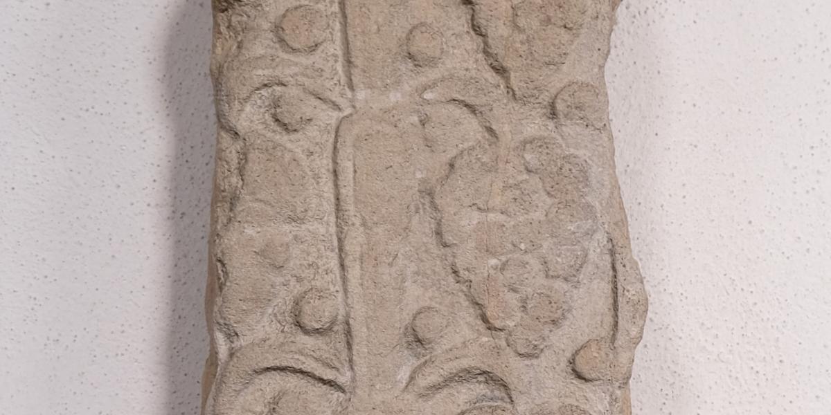 Das frühmittelalterliche Rankenrelief von St. Michael
