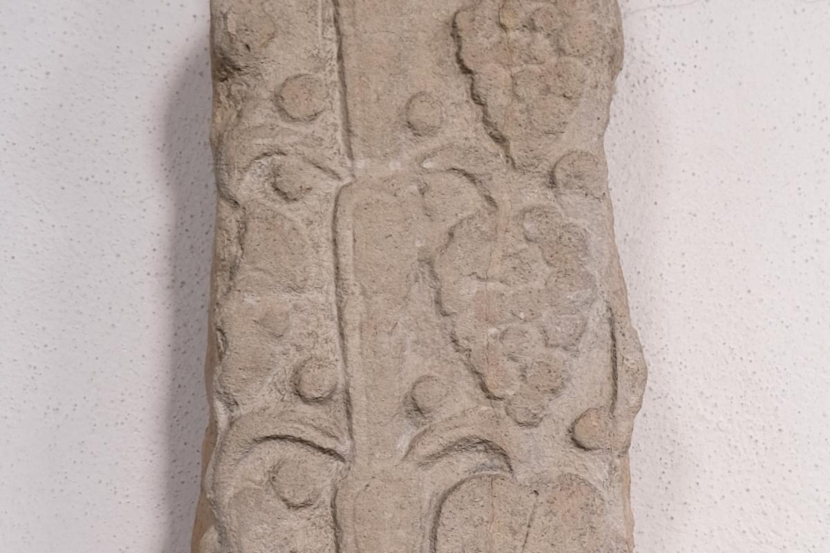 Das frühmittelalterliche Rankenrelief von St. Michael