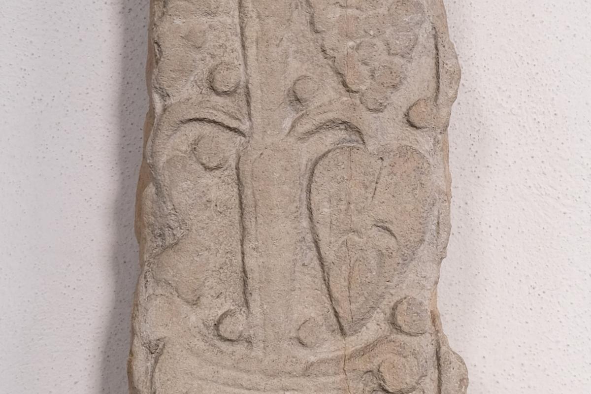 Das frühmittelalterliche Rankenrelief von St. Michael
