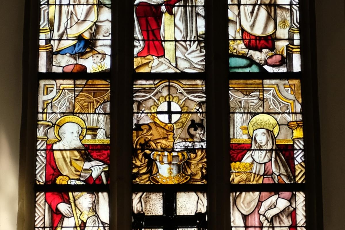 Wallfahrtskirche Zur Schmerzhaften Mutter, Bödingen (Hennef). Chorfenster, Detail.