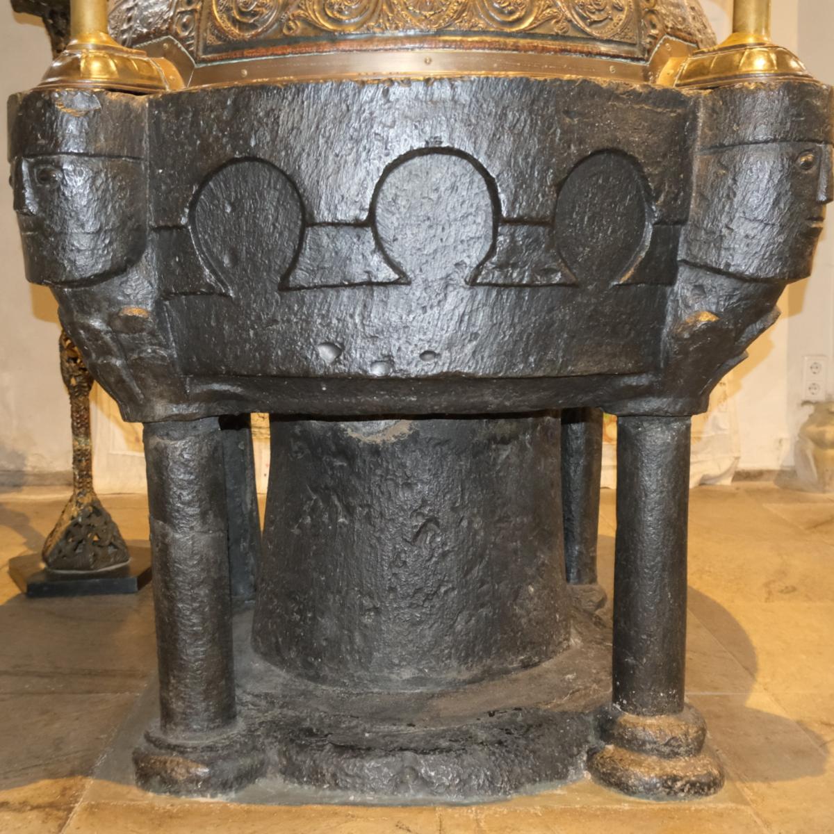 Detailaufnahme des Taufbeckens