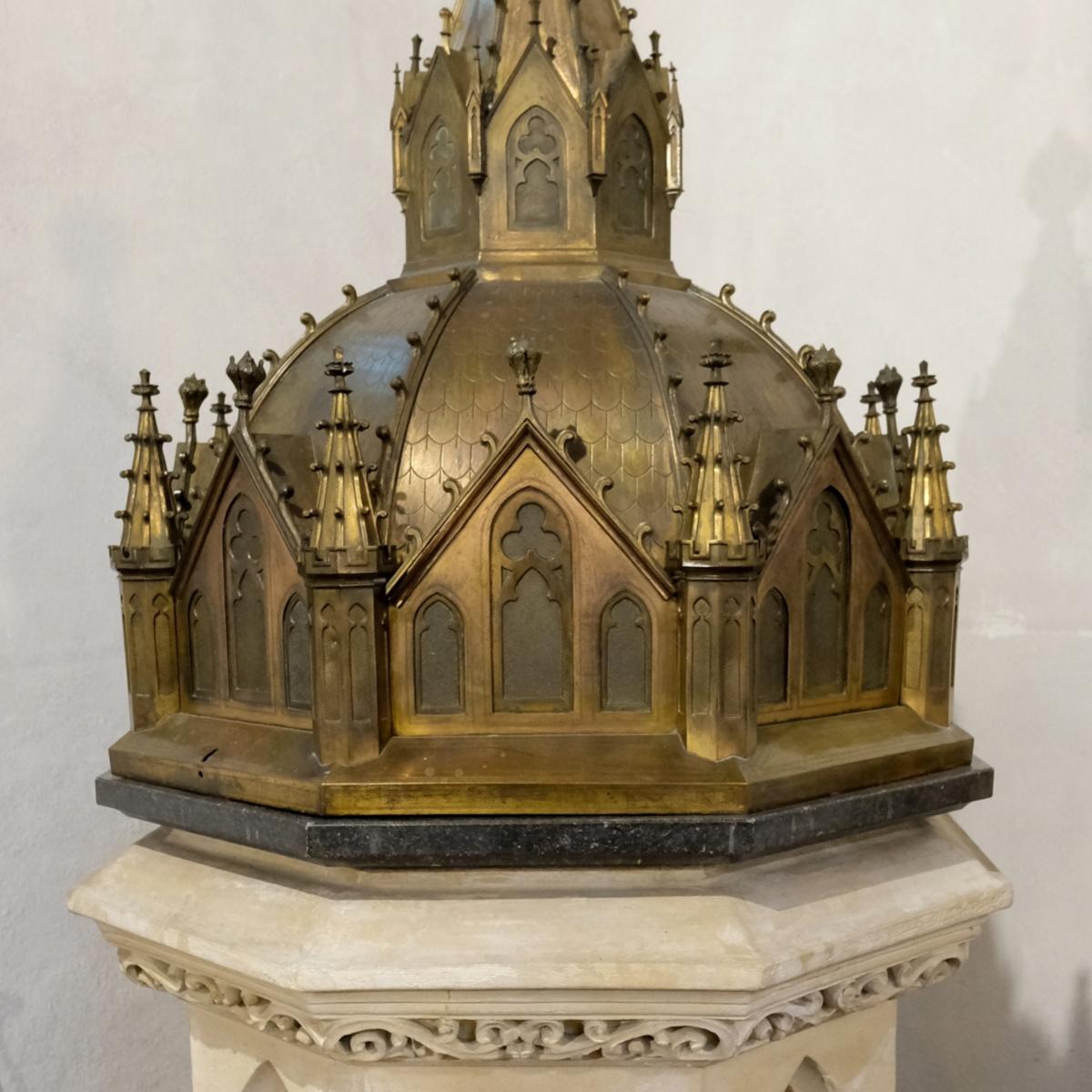 Niederkassel-Uckendorf, Sieben Schmerzen Mariens, Taufstein, Gesamtansicht