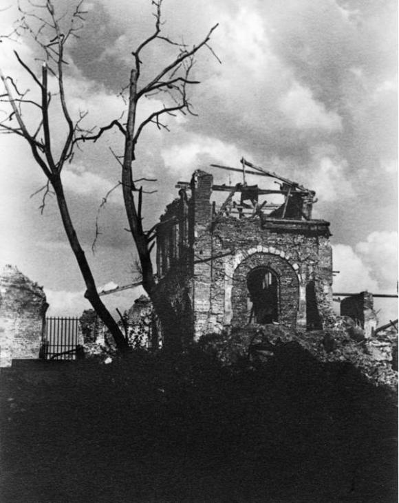 Die Kirchenruine von St. Johann Baptist, Köln, um 1945