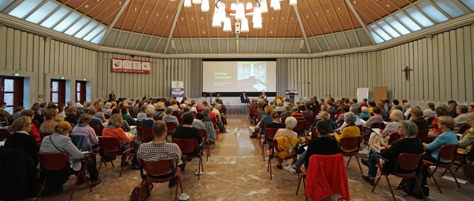 Brachte ebenfalls am Vormittag des Diözesantags ihre Perspektive ein: Ursula Schröter, Referentin für Literatur- und Leseförderung der SK Kulturstiftung der Sparkasse KölnBonn.