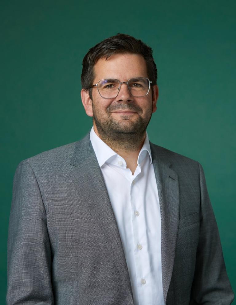 Dr. Dominik Arenz