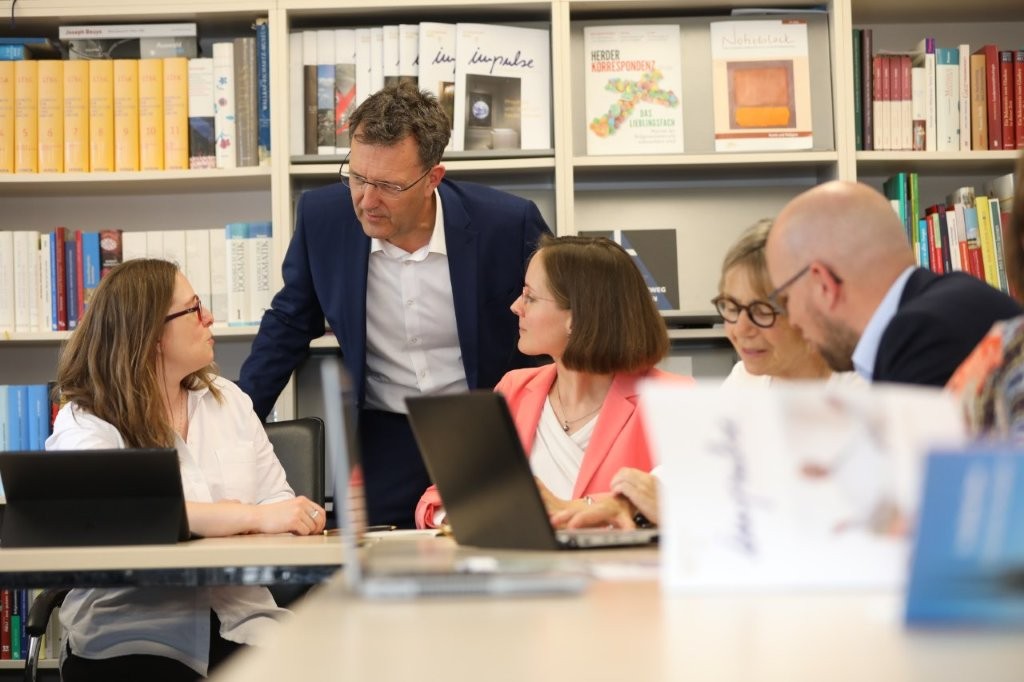 Der Fachbereich Religionsunterricht, Lehrerbildung und öffentliche Schulen