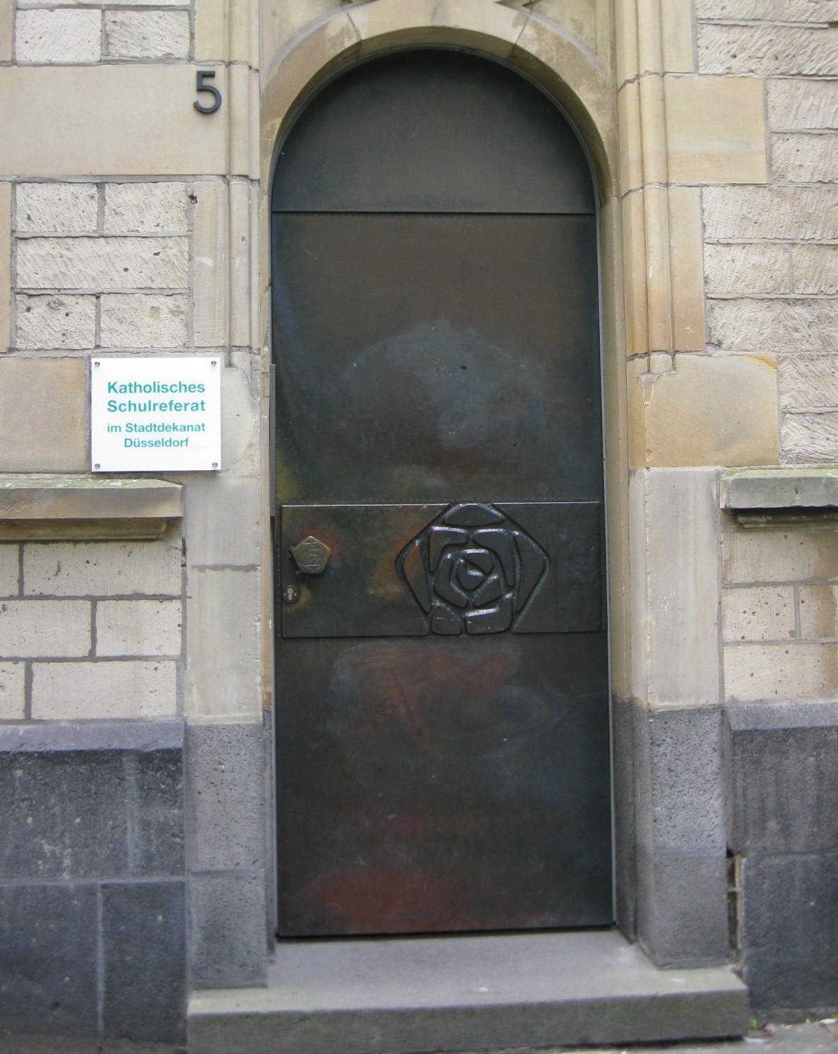 Gebäudetür Schulreferat Düsseldorf