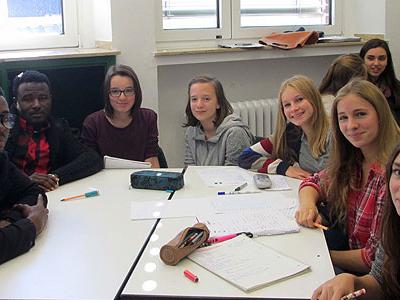 Flüchtlinge an der Erzbischöflichen Marienschule in Opladen