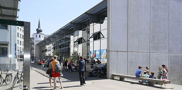 Flüchtlinge an der Erzbischöflichen Marienschule in Opladen