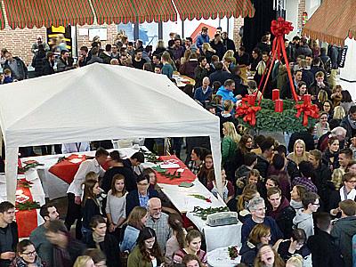 Seit nun fast 50 Jahren initiieren und unterstützen die Schüler, Eltern und Lehrer des Erzbischöflichen St. Ursula-Gymnasiums in Kooperation mit der Andheri-Hilfe Bonn e.V.