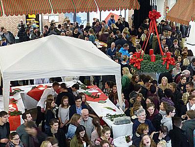 Seit nun fast 50 Jahren initiieren und unterstützen die Schüler, Eltern und Lehrer des Erzbischöflichen St. Ursula-Gymnasiums in Kooperation mit der Andheri-Hilfe Bonn e.V.