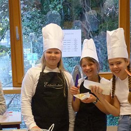 Seit nun fast 50 Jahren initiieren und unterstützen die Schüler, Eltern und Lehrer des Erzbischöflichen St. Ursula-Gymnasiums in Kooperation mit der Andheri-Hilfe Bonn e.V.