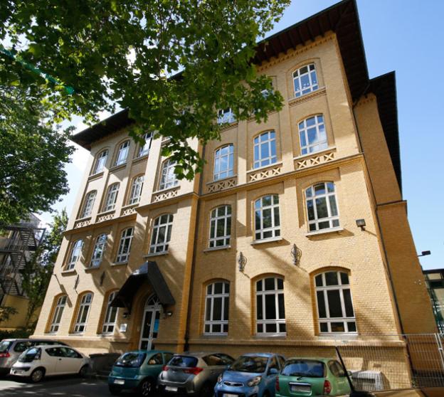 Erzb. St. Ursula-Berufskolleg | Leiter:  OStD i. K. Michael Roth