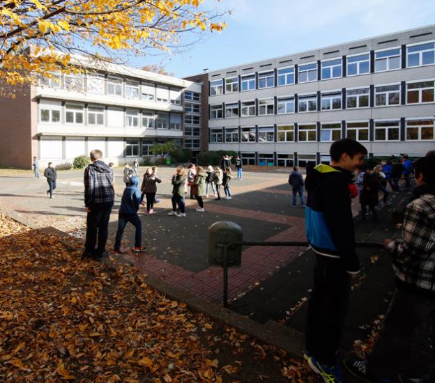 Erzb. Elisabeth-von-Thüringen-Realschule | Leiter:  RSR i. K. Matthias Holzammer
