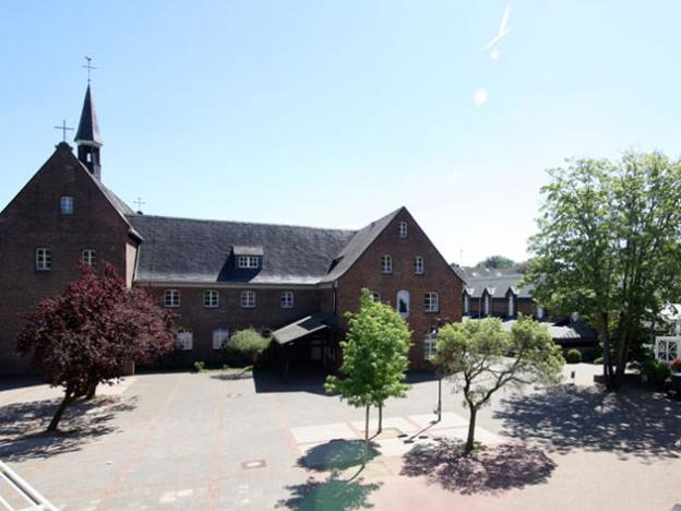 Erzb. Suitbertus-Gymnasium | Leiterin:  OStD' i. K. Claudia Haupt