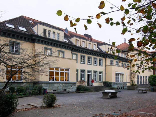 Erzb. Irmgardis-Gymnasium | Leiterin:   OStD' i. K. Jacqueline Friker