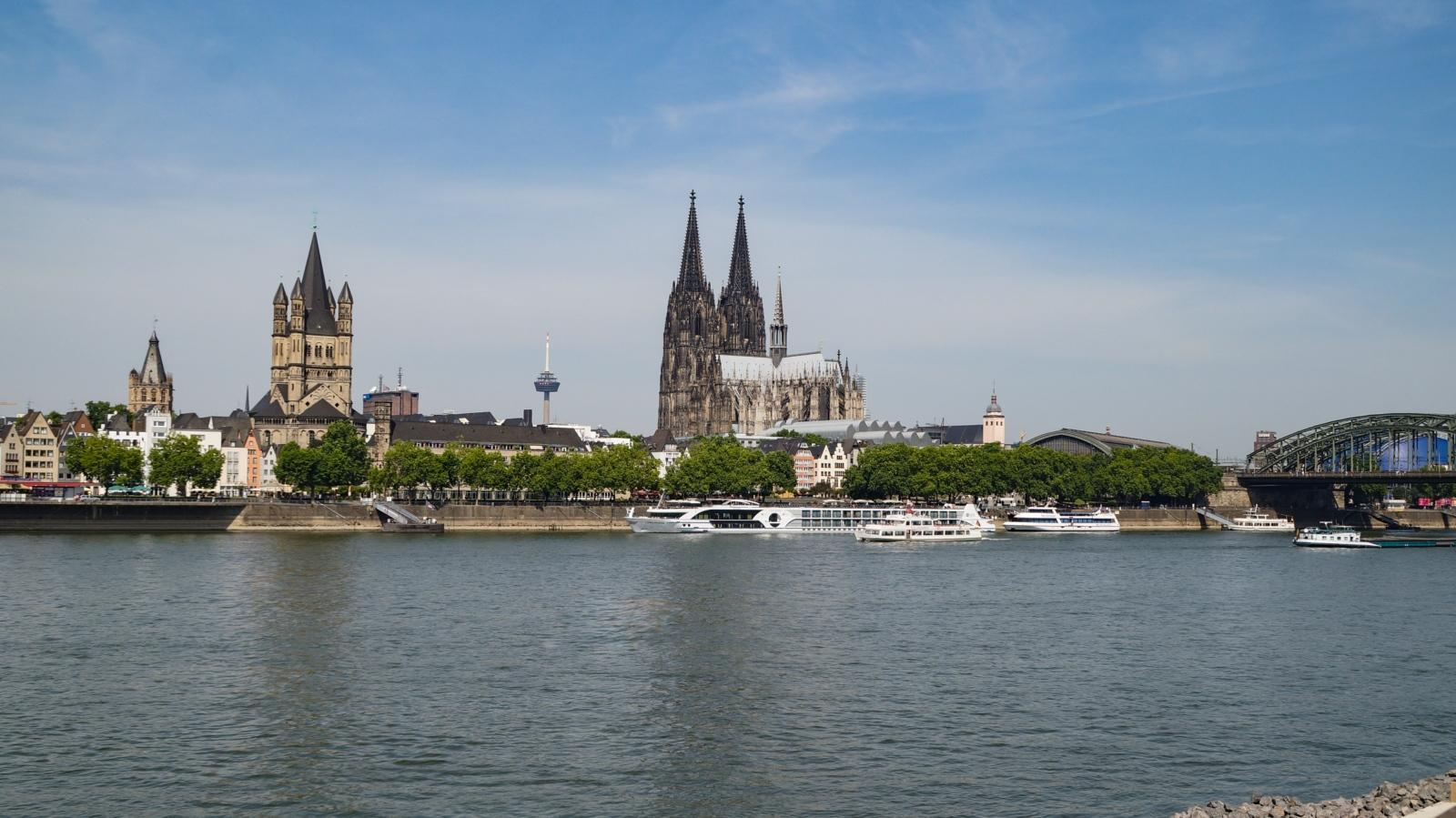 Der Kölner Dom von der Deutzer Werft aus fotografiert