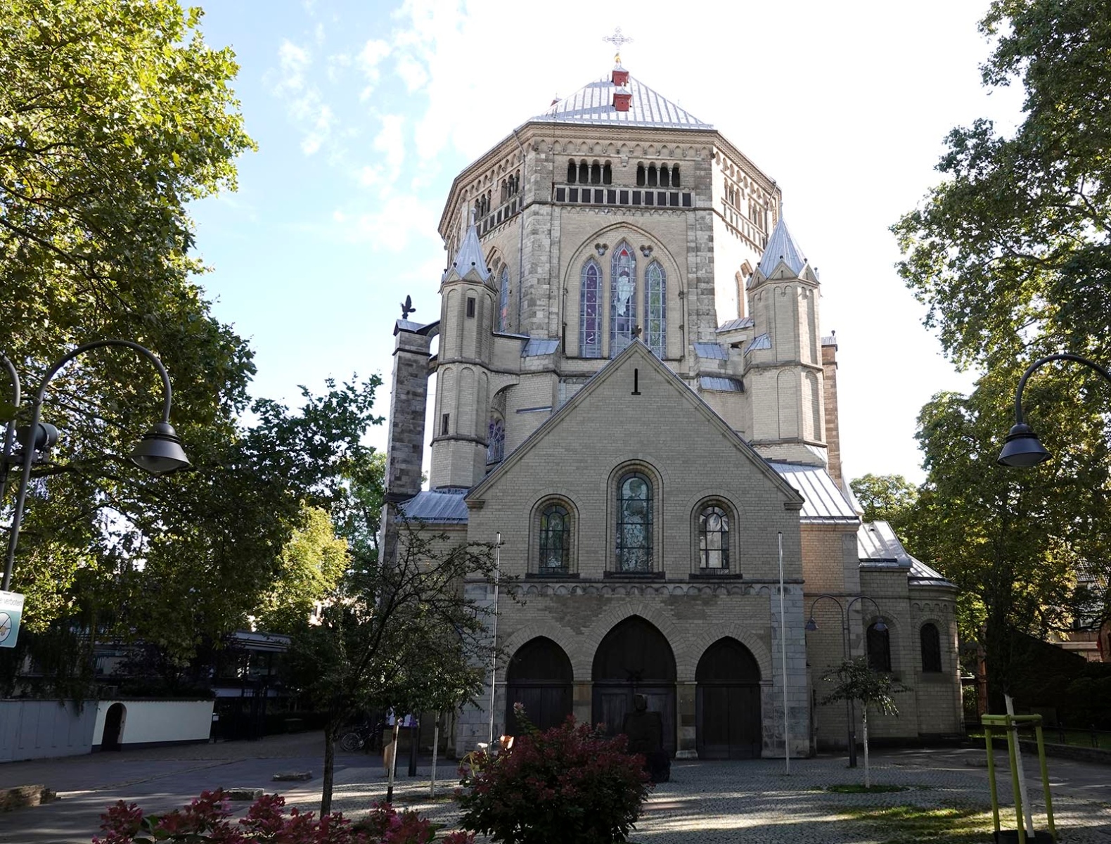 Basilika St. Gereon in der Kölner Innenstadt (Ansicht Hauptportal) // Basilika St. Gereon, Köln (erbaut xyz)