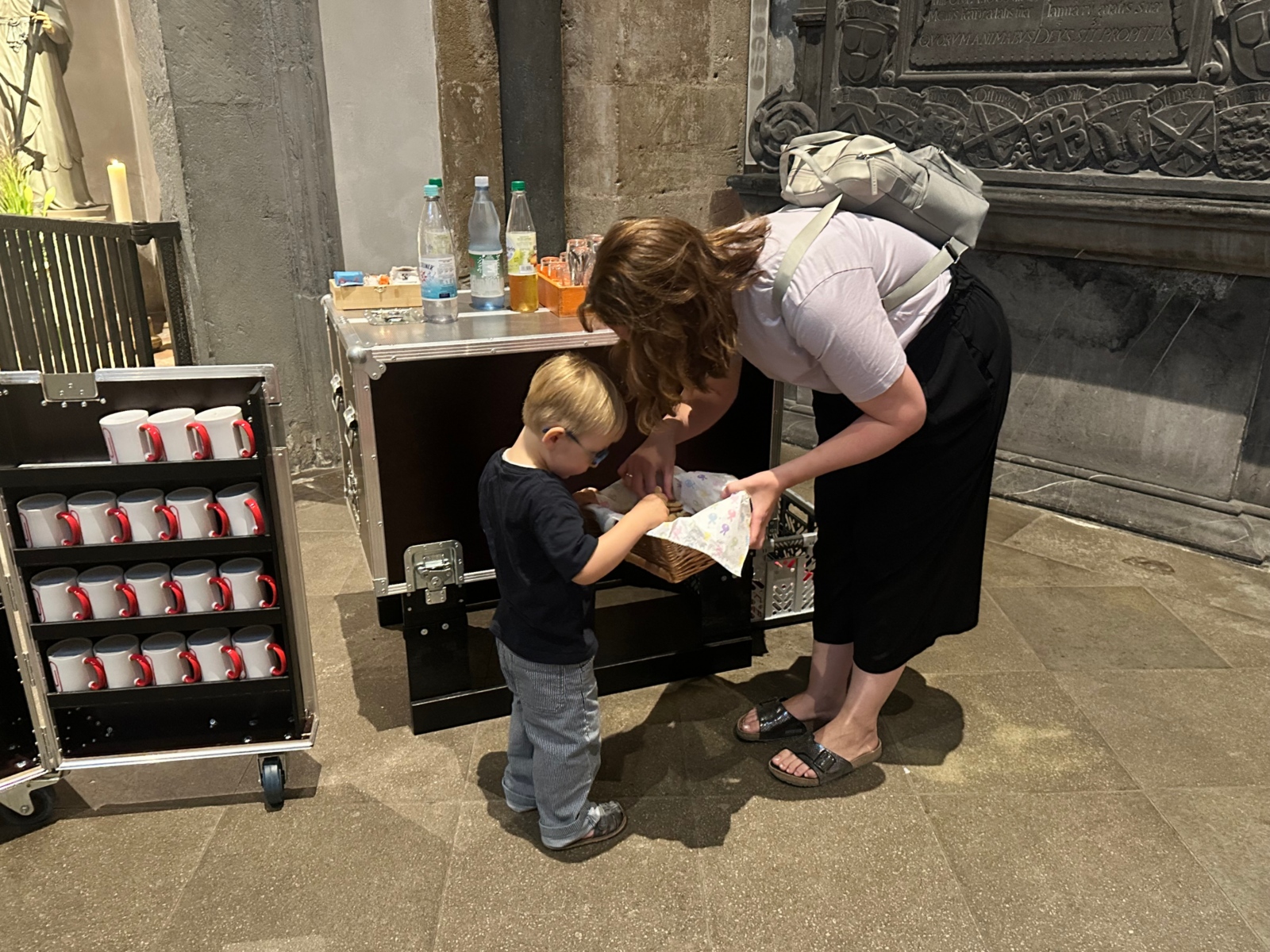 Kinderkirche: Mutter mit Kind