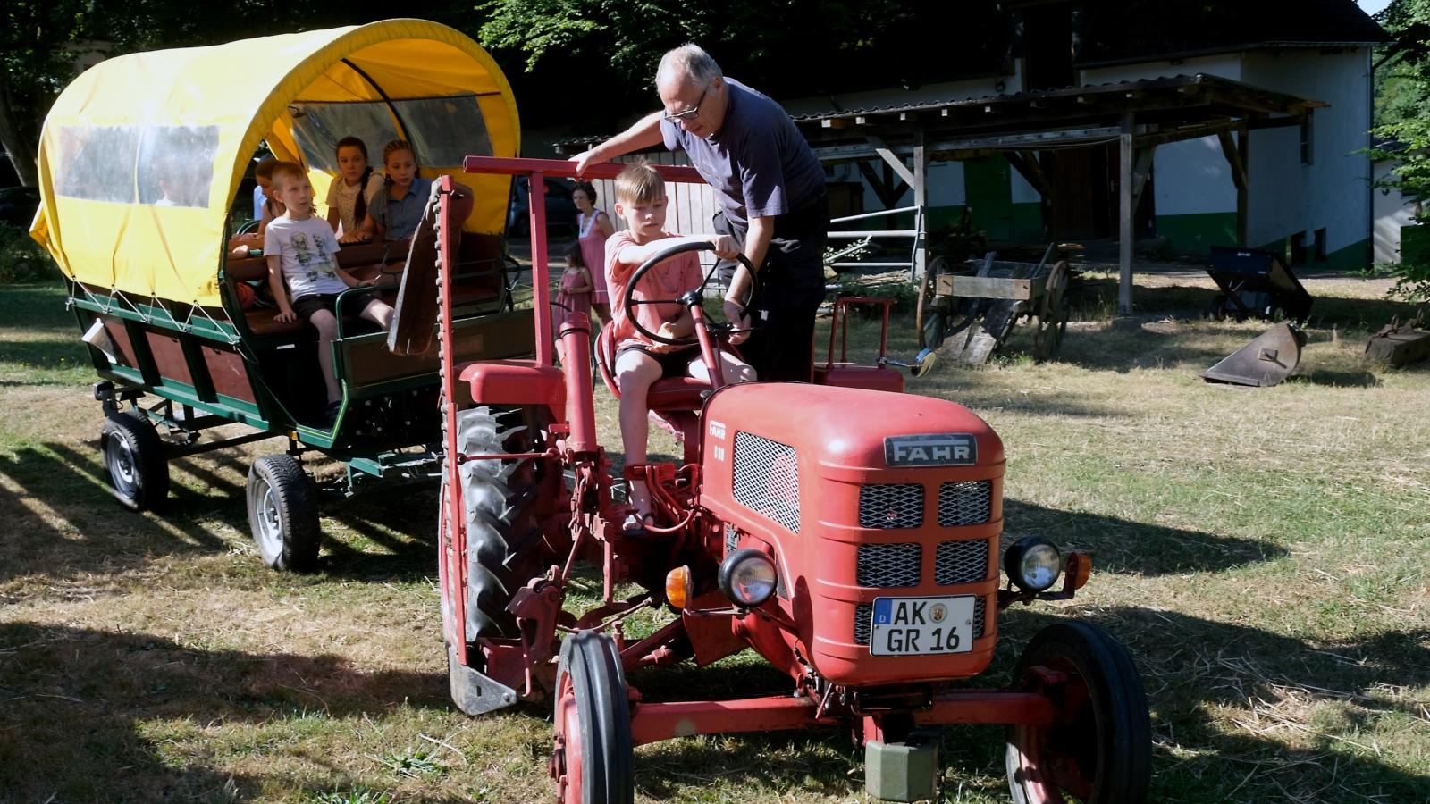 'Speedy', der kleine rote Traktor