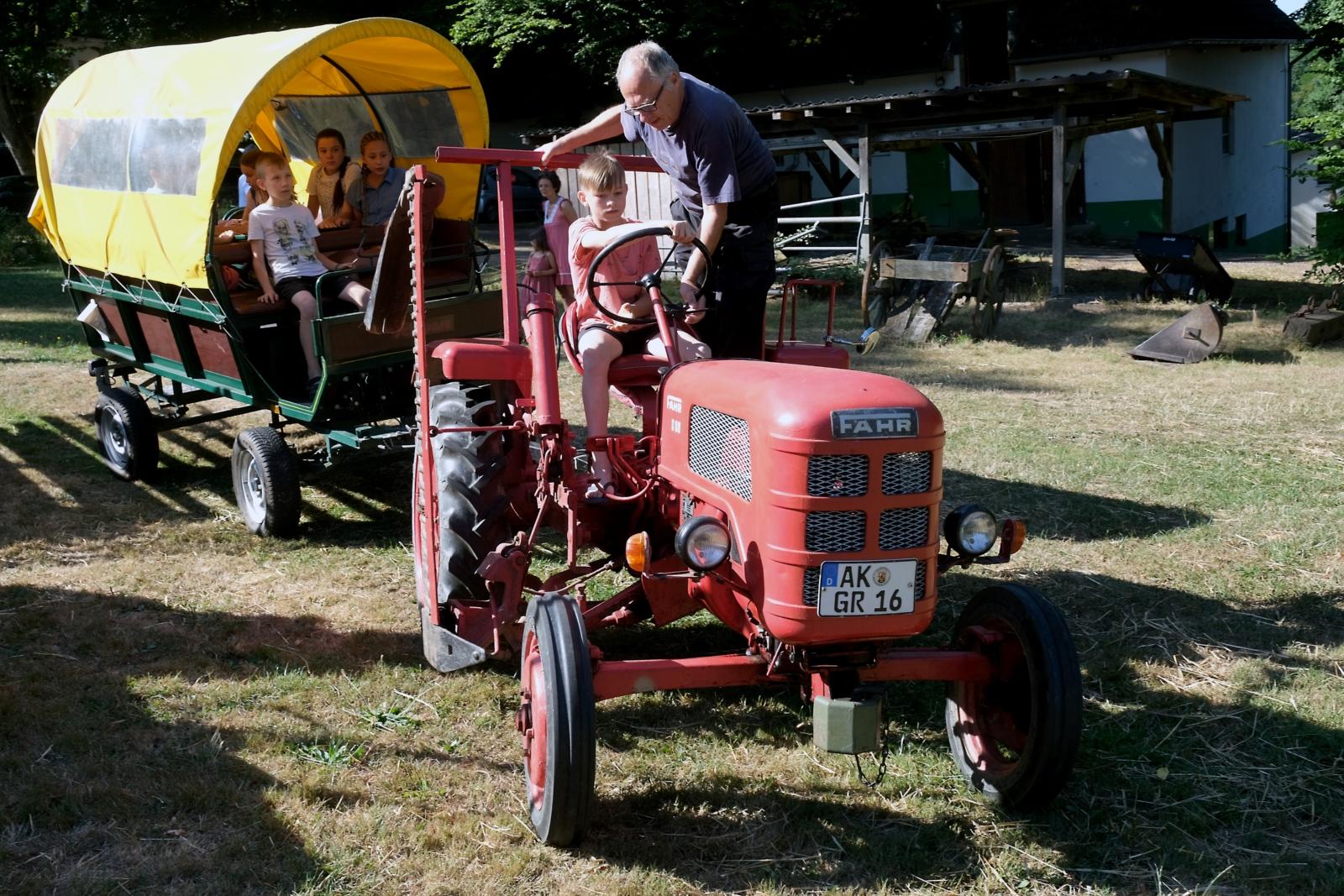 'Speedy', der kleine rote Traktor